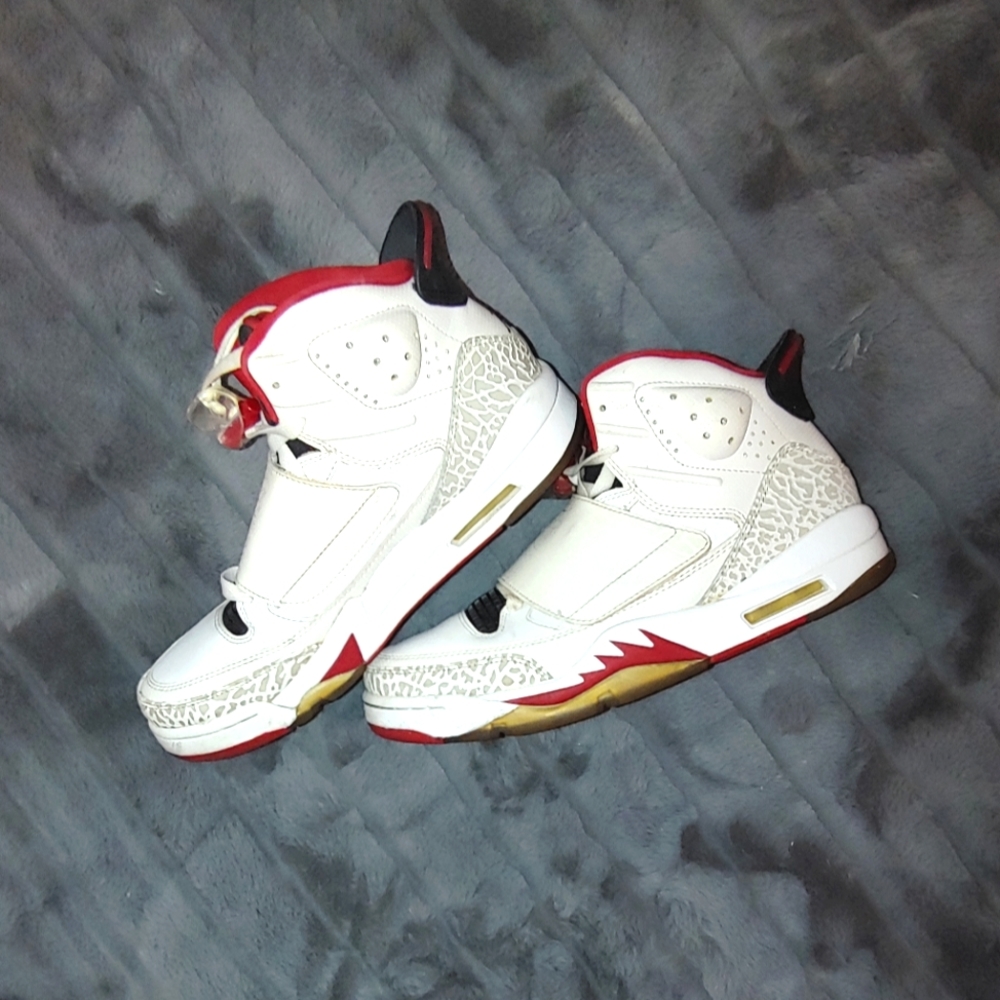 GUC NIKE AIR JORDAN Son of Mars Mid Basketball Sneakers.